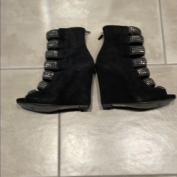 Sandals - Picture 3 of 5